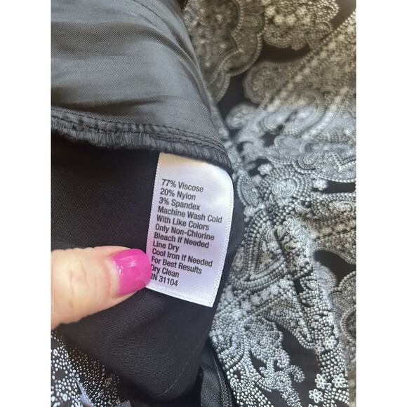 The Limited Stretch Mini Skirt Black and White Pattern Womens Sz 4P - Picture 8 of 11